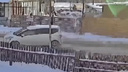 В Новосибирске заявили, что автомобиль сбил ребенка, — момент аварии попал на видео