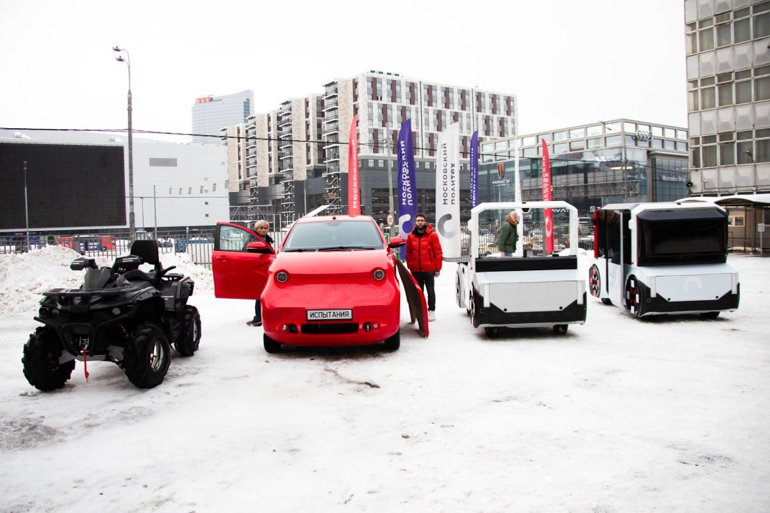 Московский Политех показал прототип российского электромобиля. Посмотрите на «красную машину»