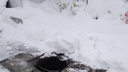 В Челябинской области дорожники, убирая снег с центральной площади, срезали Вечный огонь