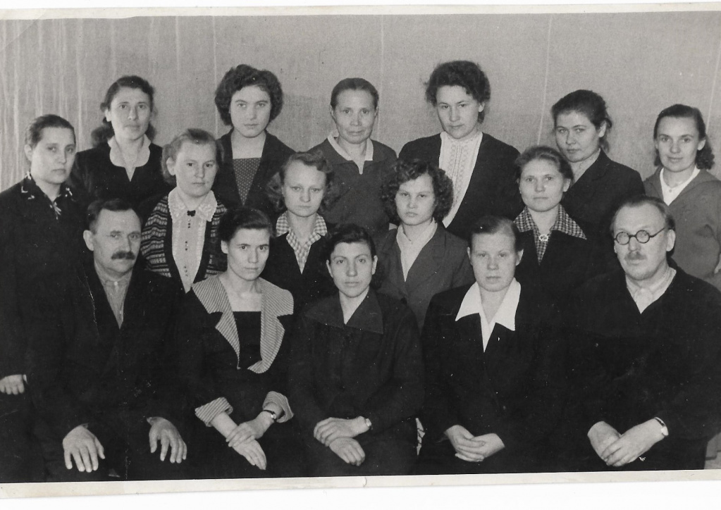 Иван Поликарпович — в первом ряду слева