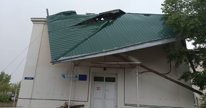Школа и суд остались без крыш в забайкальском городе из-за ветра