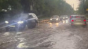 «Мне ехать или нет? Там река». В Москве улицы ушли под воду из-за дождя: видео