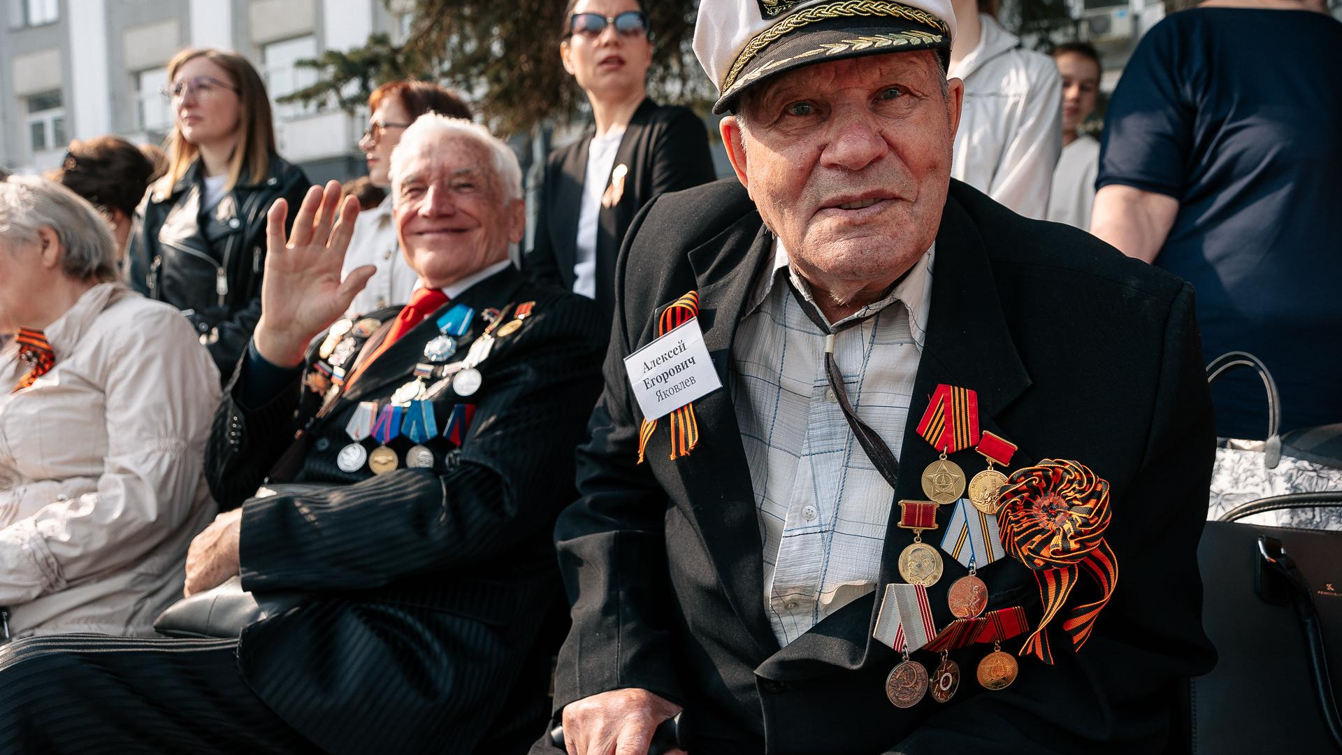 Чайники, грелки и конфеты: что подготовили югорским ветеранам в подарок на День Победы