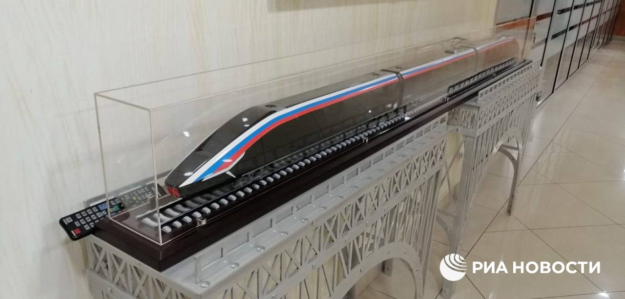 На Урале Путину показали макет нового высокоскоростного поезда. А в Екатеринбурге такие будут?