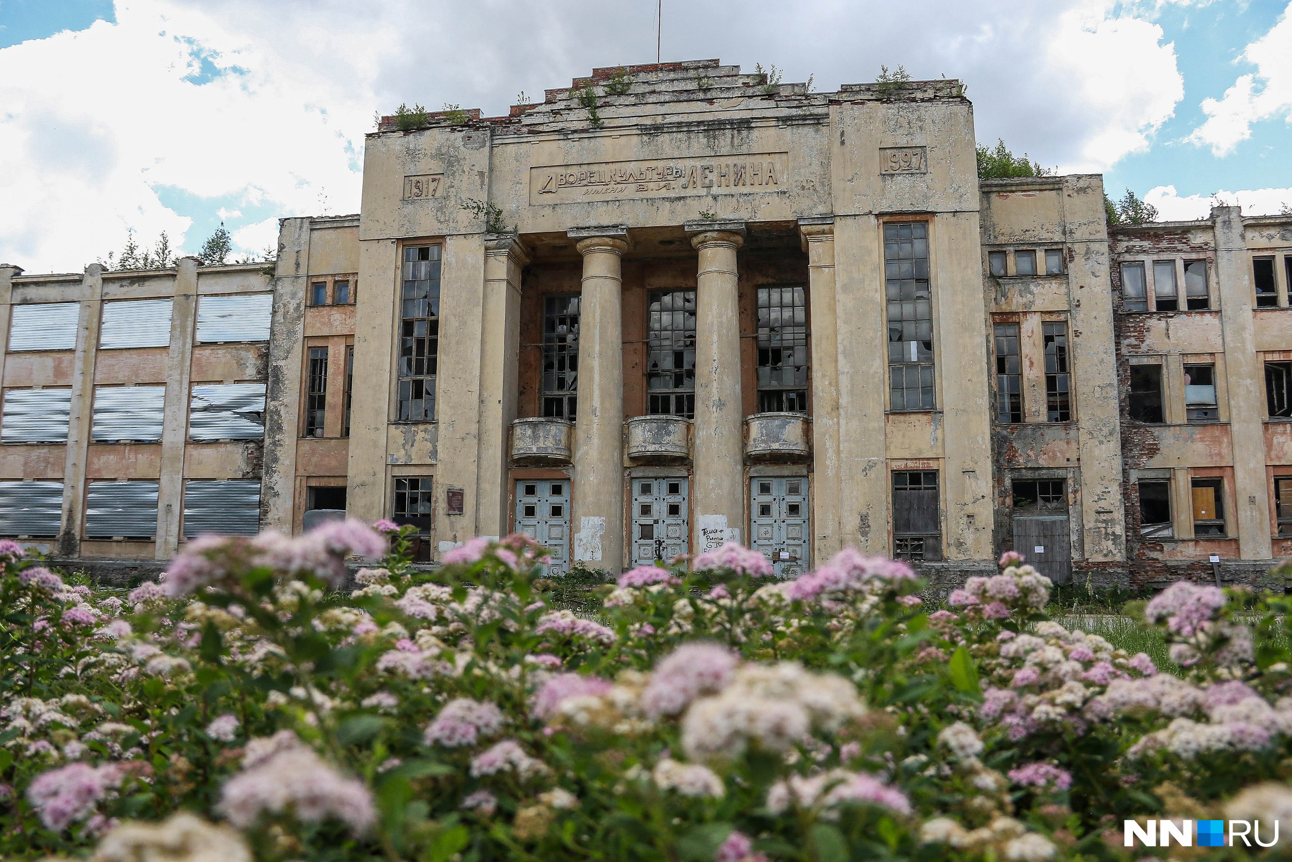 В Нижнем Новгороде начали разбирать ДК имени Ленина. После сноса на его месте построят жилой дом