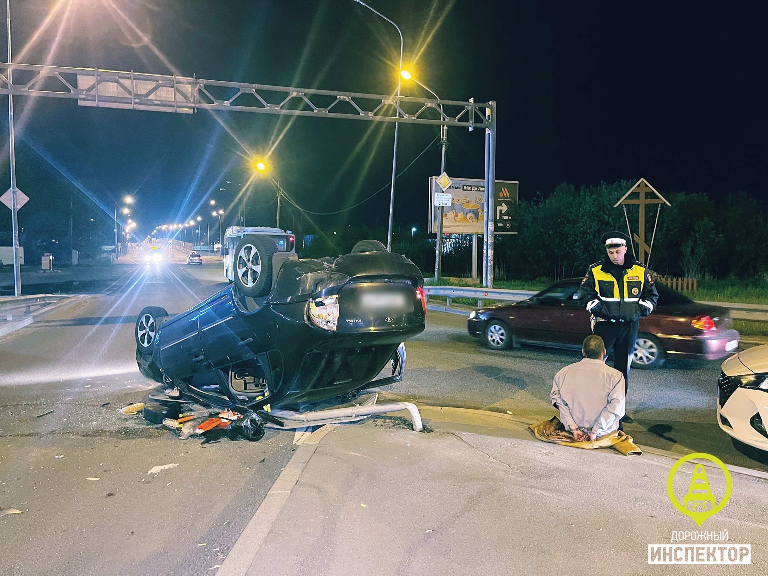 Погоня за «Ладой Калиной» в Петербурге закончилась ДТП с автобусом в  Московской Славянке, машина перевернулась - 20 мая 2023 - ФОНТАНКА.ру