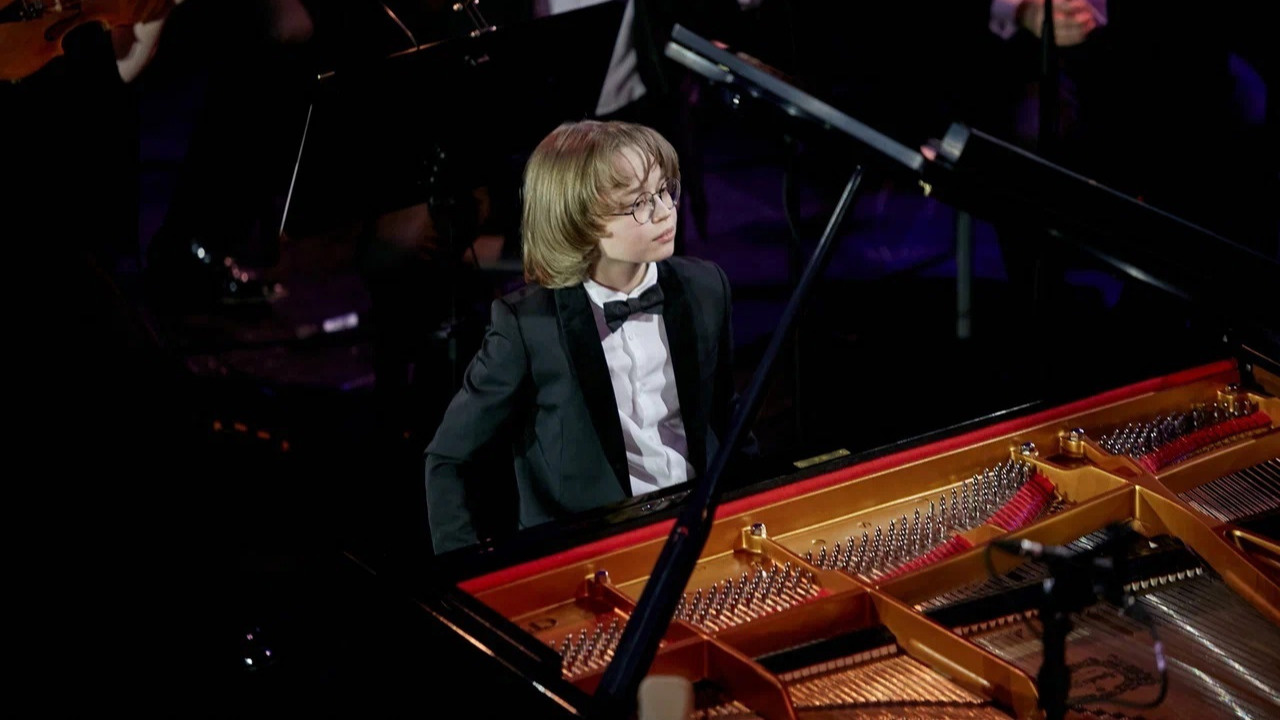 Мацуев зовет его на свои фестивали. Как живет маленький гений Лев Бакиров: за рояль он сел в 7 лет