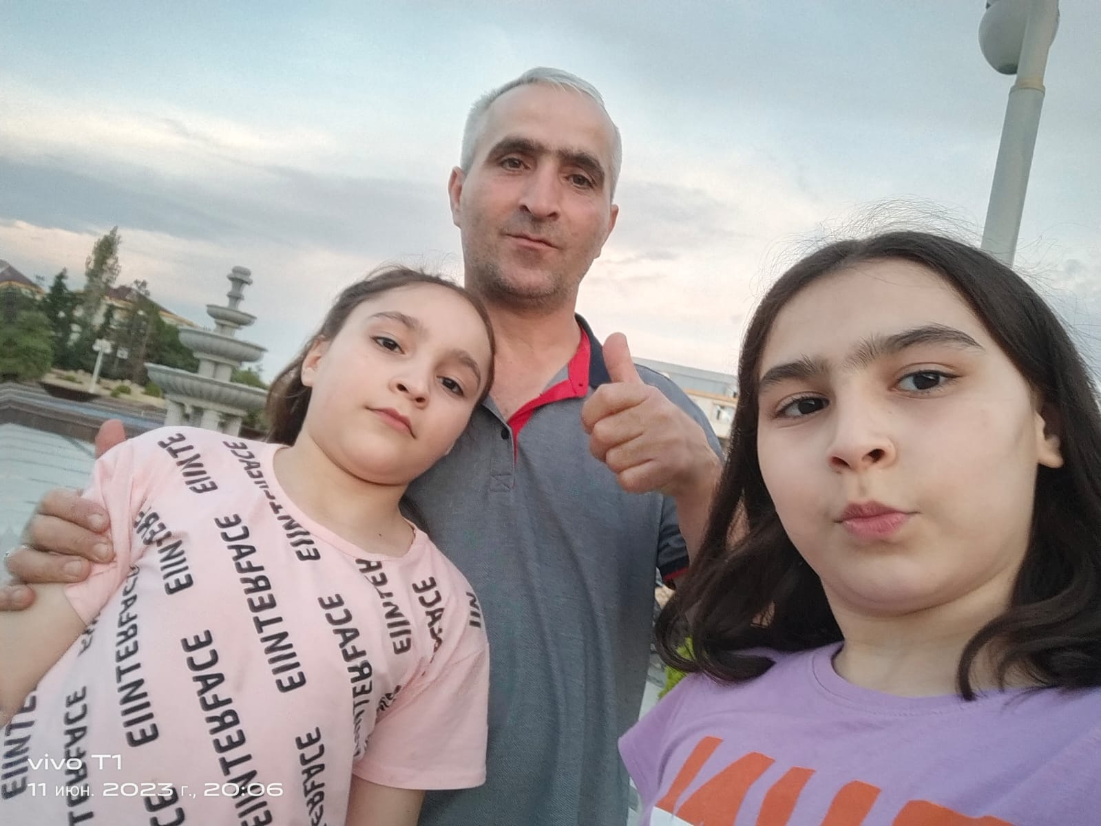 Масума и Рагуя сейчас живут в Азербайджане, но о том, что сделал их папа в Новосибирске, уже знают