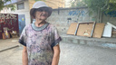 В Волгограде 80-летняя экс-сотрудница секретного завода четверть века убирает двор за коммунальщиков