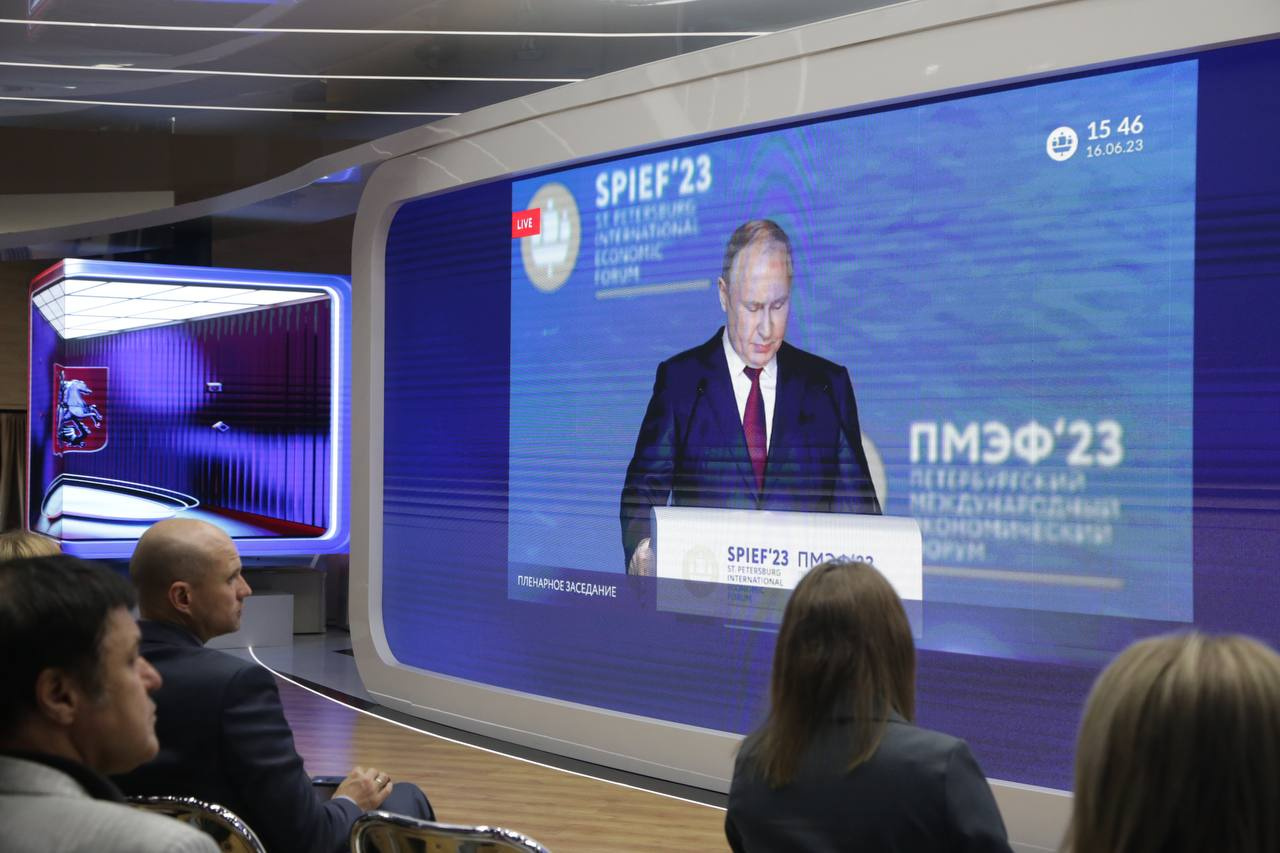 Экономика, конфликт с Украиной и ядерное оружие: о чем Путин три часа говорил на ПМЭФ