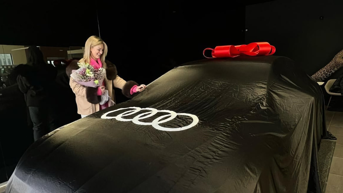 Бизнесмен из Китая заподозрил балерину из Красноярска в мошенничестве. Он дарил ей Audi A7 и сделал хозяйкой своего завода