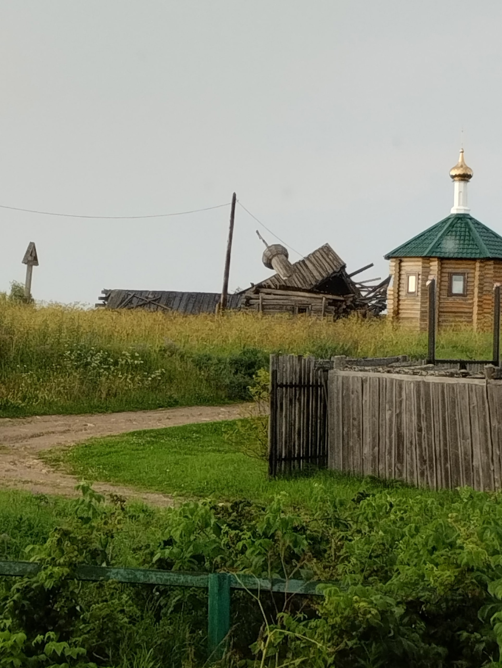 В Архангельской области рухнула 200-летняя деревянная церковь | 01.08.2023  | Архангельск - БезФормата