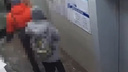 Голый мужчина прокатился в лифте и вышел в подъезд дома на Кирова — видео