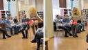 В Архангельской области провели «голую вечеринку» в библиотеке. Северяне критикуют куклу-стриптизершу