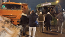 Троллейбусу выбило стёкла из-за столкновения с грузовиком в Новосибирске