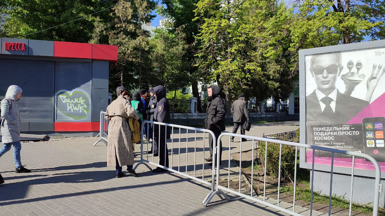 В центре Челябинска полиция устроила досмотры прохожих