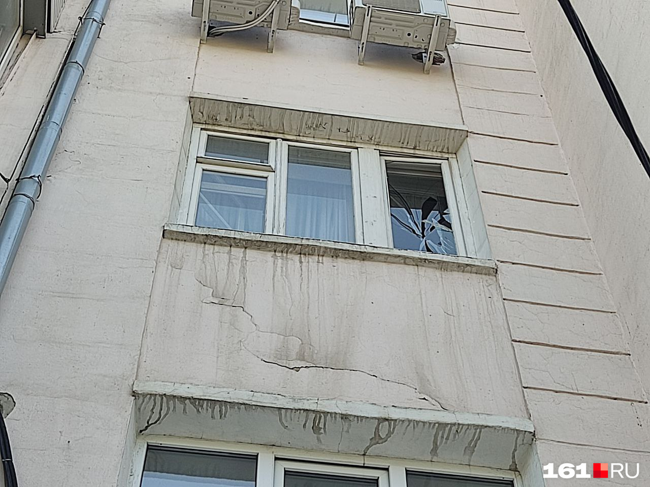 На месте падения БПЛА в Ростове ввели режим ЧС. 20 домов остаются без света