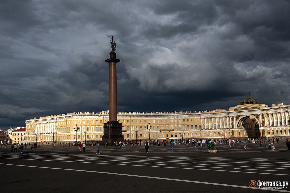 В последний день лета гроза разыграла трагедию в Петербурге. Один человек погиб