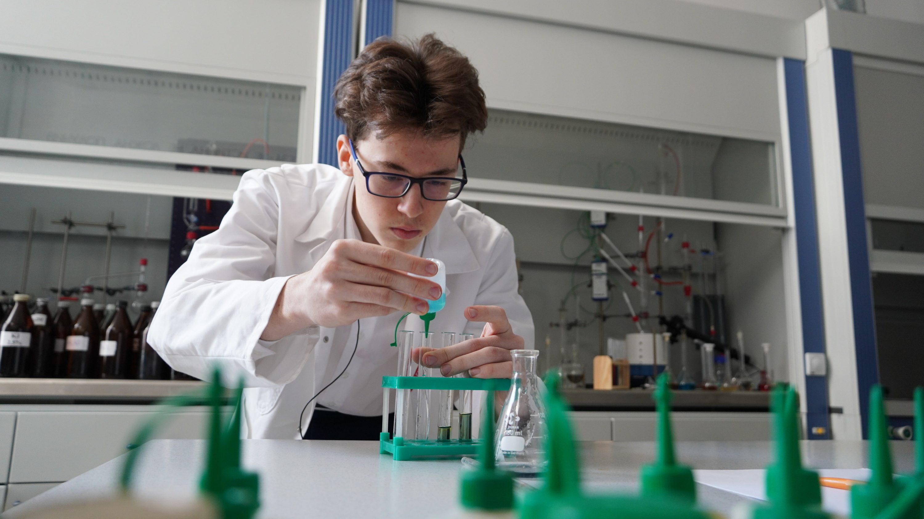 «ЕГЭ плохо показывает, как человек мыслит»: самарский школьник стал одним из лучших юных химиков мира