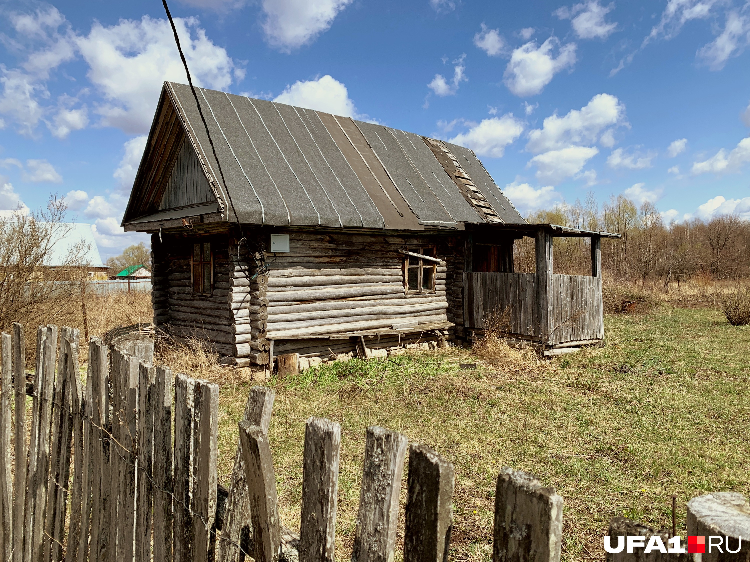 Несмотря на старость, дом не выглядит как разваливающийся