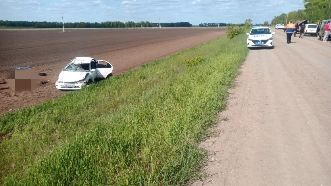 Вылетел с дороги и перевернулся: водитель Toyota погиб на новосибирской трассе