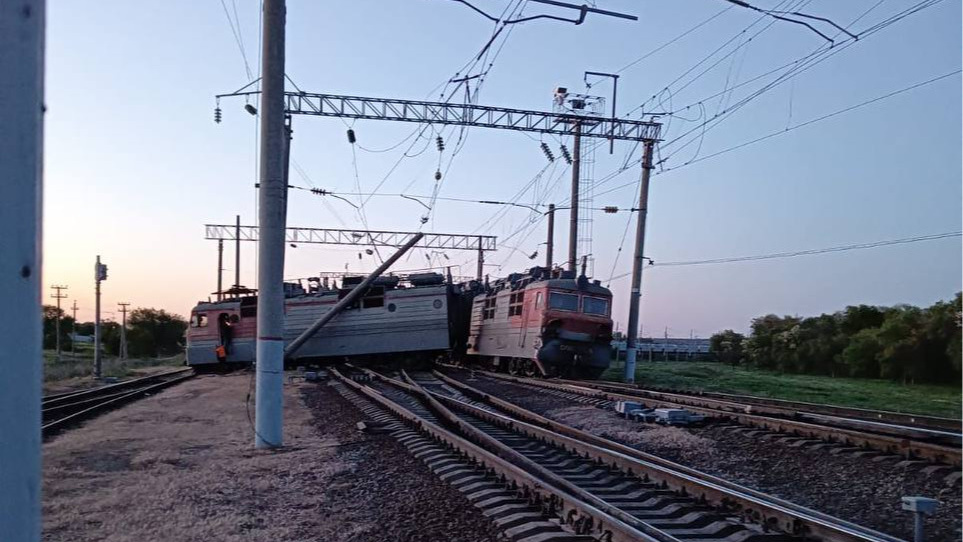 Шесть поездов на юг задерживаются из-за схода вагонов в Ростовской области