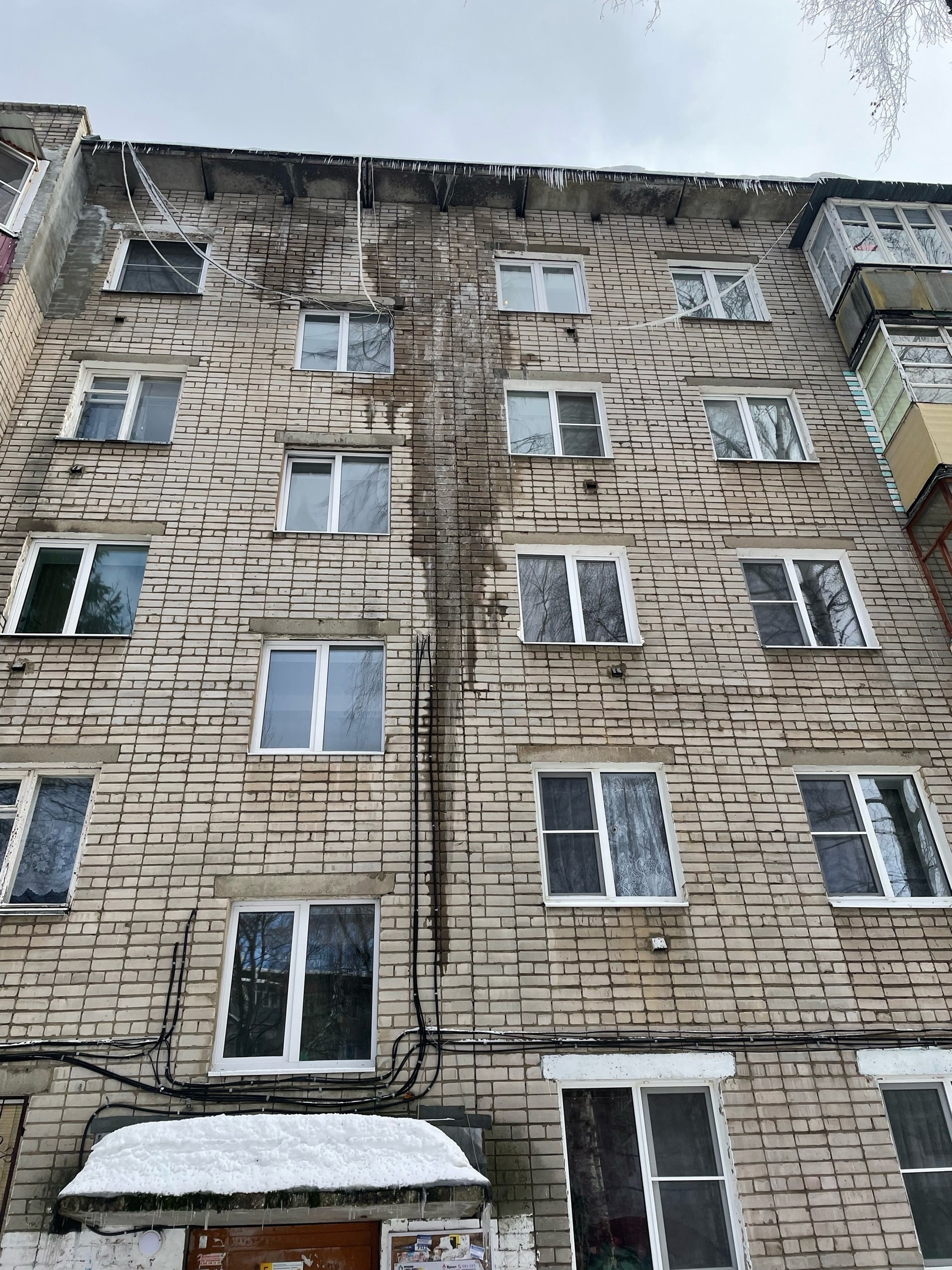 Так выглядит дом снаружи Так выглядит дом снаружи