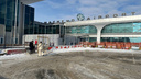 «Идем через дырку в заборе»: новый терминал Толмачево до сих пор открыт не для всех