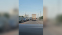 Автомобилисты ежедневно стоят в «диких» пробках из-за ремонта трассы под Воронежем — видео