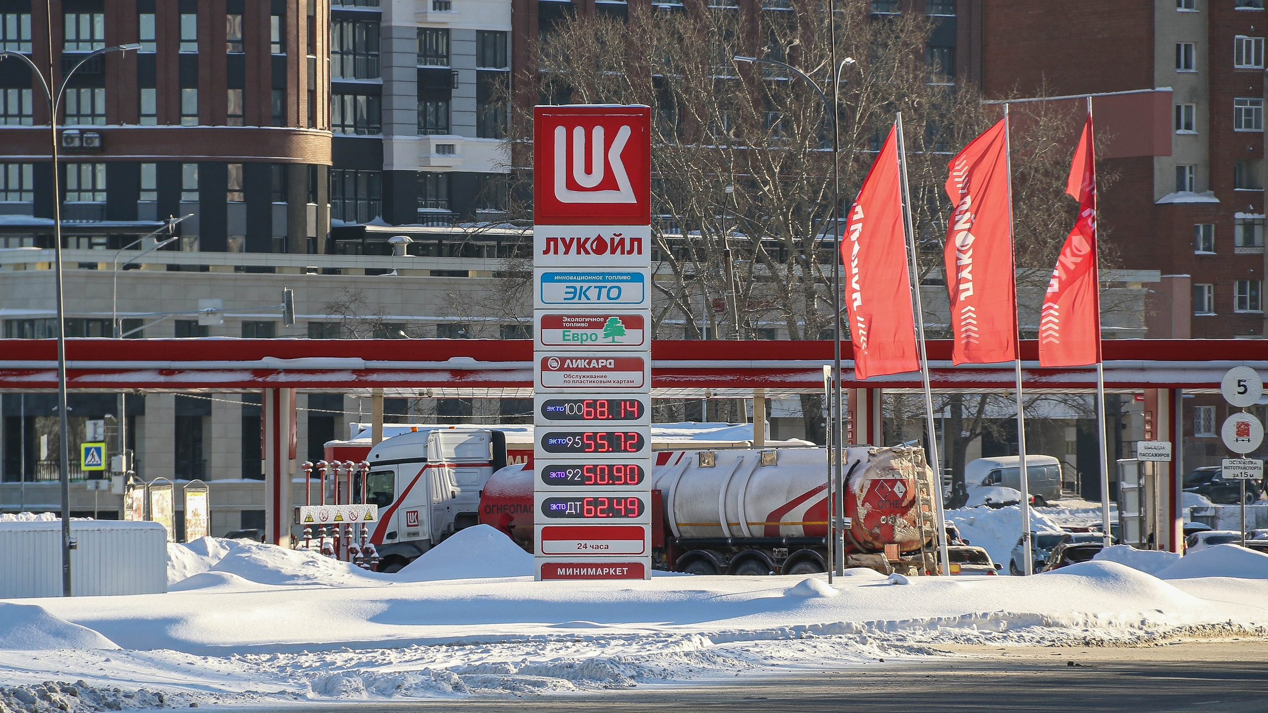 Бензин в Нижнем Новгороде золотой? Сравнили цены на топливо в городах Приволжья