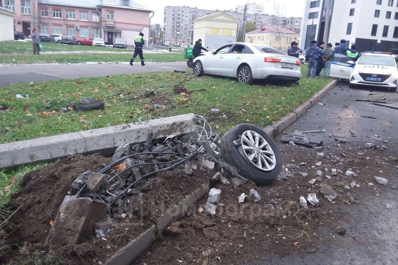 В Петербурге нетрезвый водитель пытался выбить страйк на Audi A6. Его  задержали, когда автомобиль развалился | 29.10.2023 | Санкт-Петербург -  БезФормата