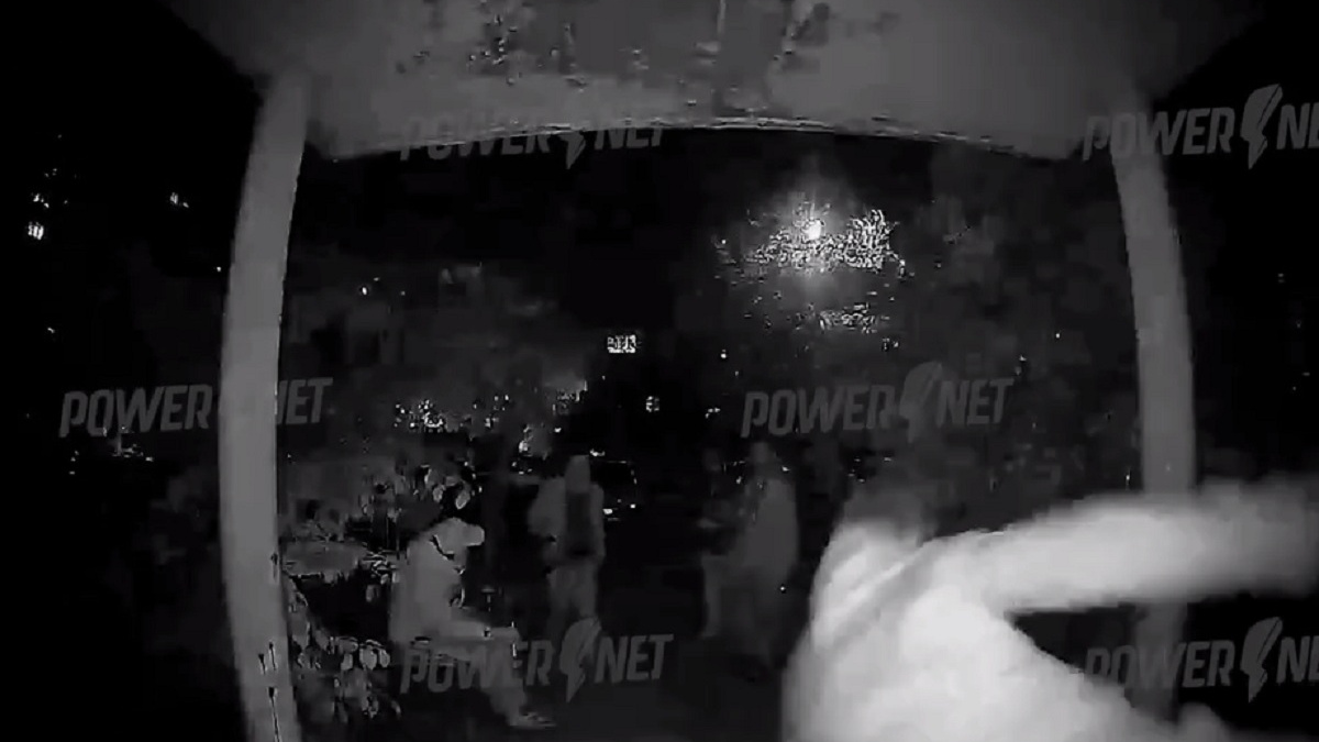 «Полиция не ищет, но знает в лицо»: сражение с уличным светильником сняли на видео под Волгоградом