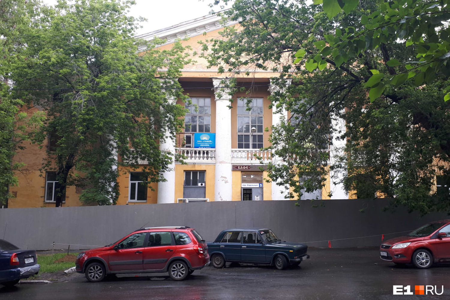 На месте кирпичной трехэтажки во Втузгородке построят жилой дом. Экспертиза уже дала одобрение