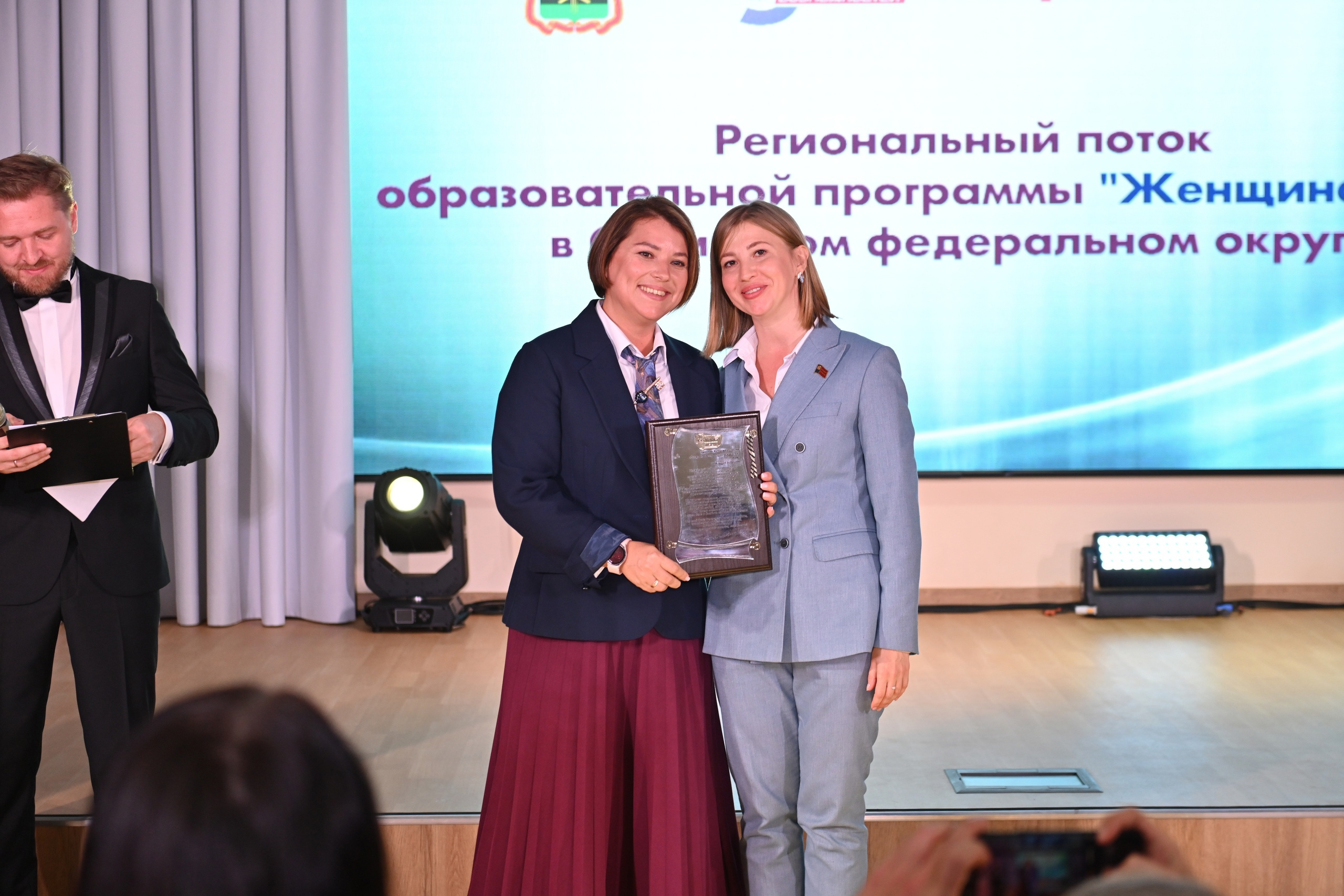 Дарья Репина (справа)