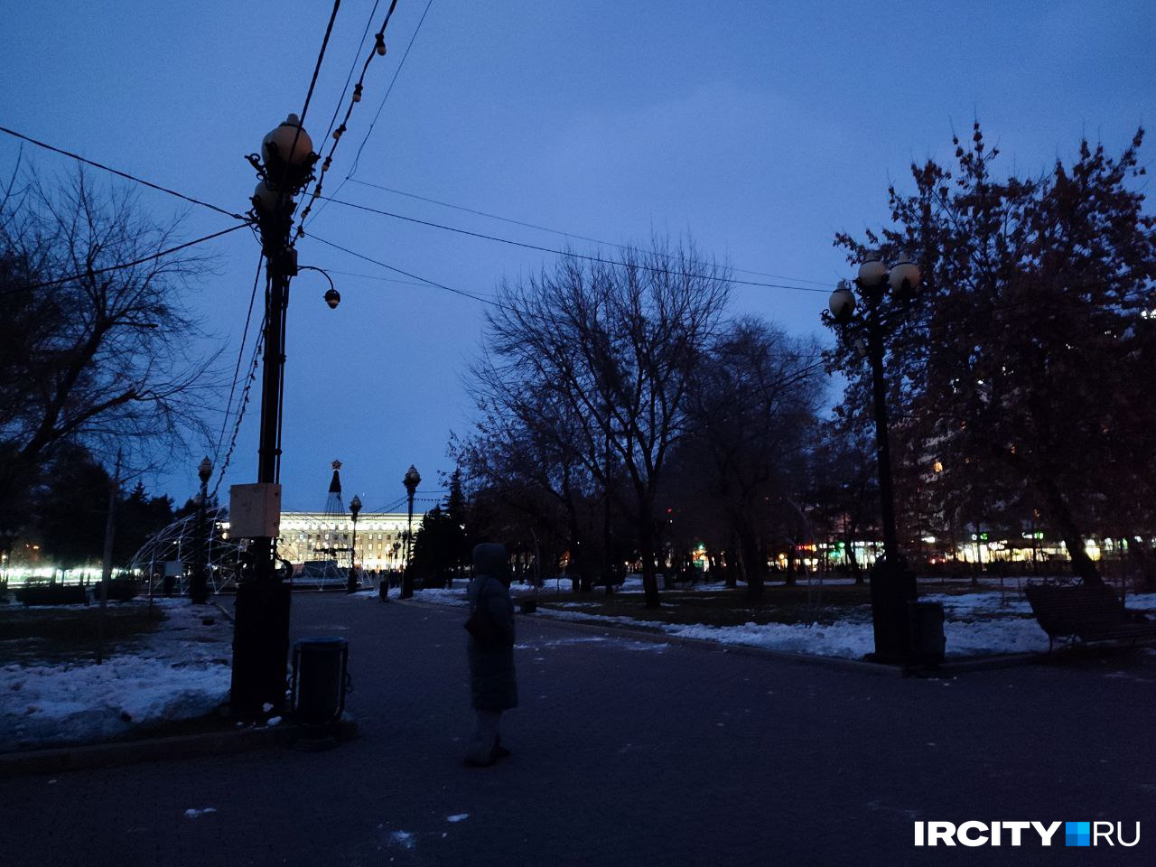 В сквере Кирова совсем не работает освещение