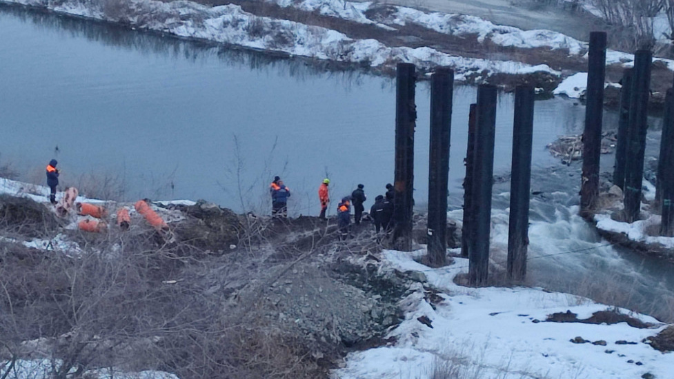В Екатеринбурге из реки у парка Маяковского вытащили тело мужчины