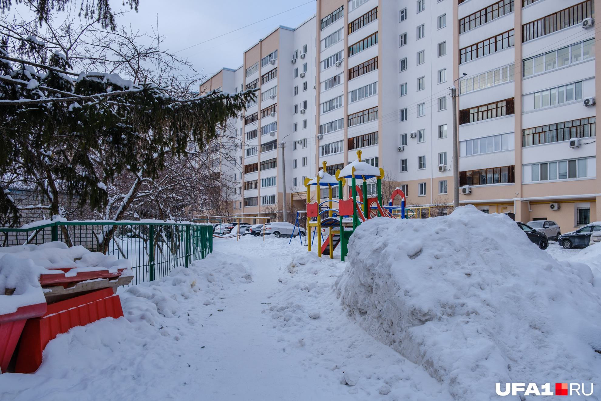 Много снега