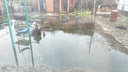Озеро затопило дома на севере Ростова, пока местные власти разводят руками