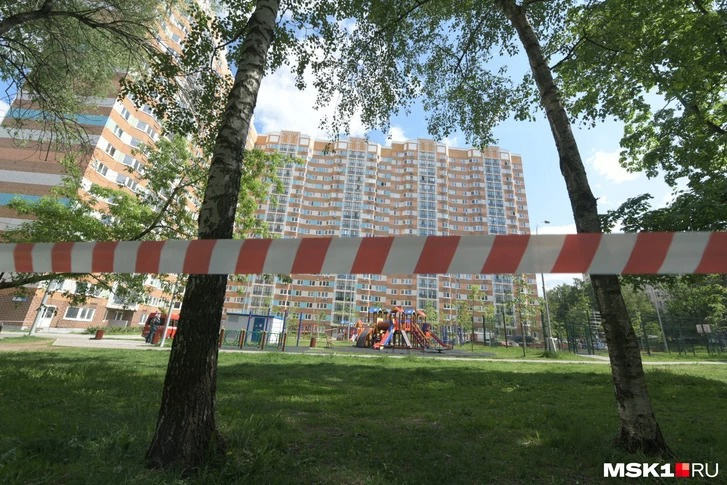 Вокруг всё оцеплено Вокруг всё оцеплено