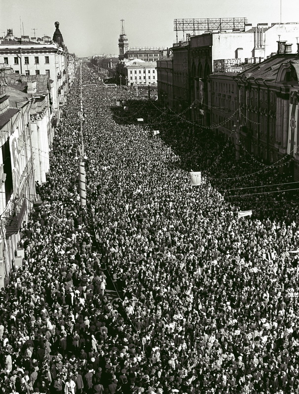 Корифей фотожурналистики рассказал историю уникальной фотографии празднования Дня Победы в 1975 году