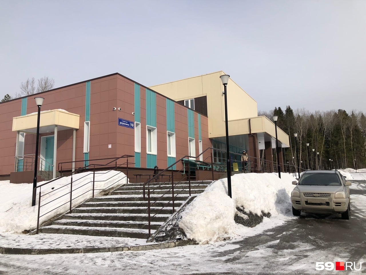 Здание комплекса совсем новое Здание комплекса совсем новое