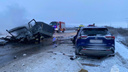 На трассе М-8 под Архангельском разбились четыре автомобиля: видео с места аварии