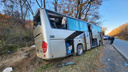 Разбившийся в Приморье туристический автобус подняли из кювета