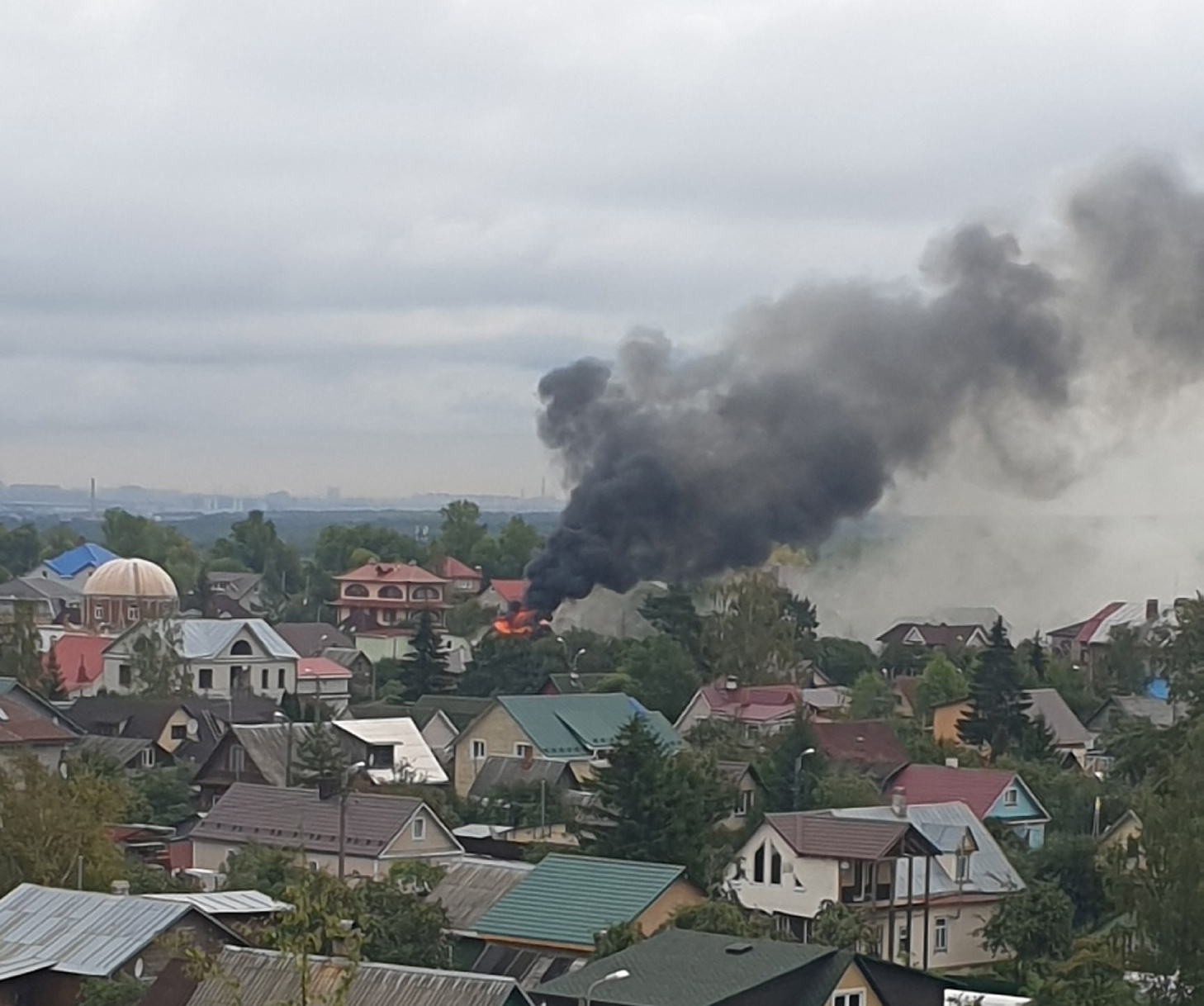 Пожар в жилом доме тушили на Социалистической в Красном Селе в Петербурге -  8 сентября 2023 - ФОНТАНКА.ру