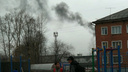 «Черно-желтый дым с запахом гари»: жители Ключ-Камышенского плато жалуются на выбросы из ИК-18