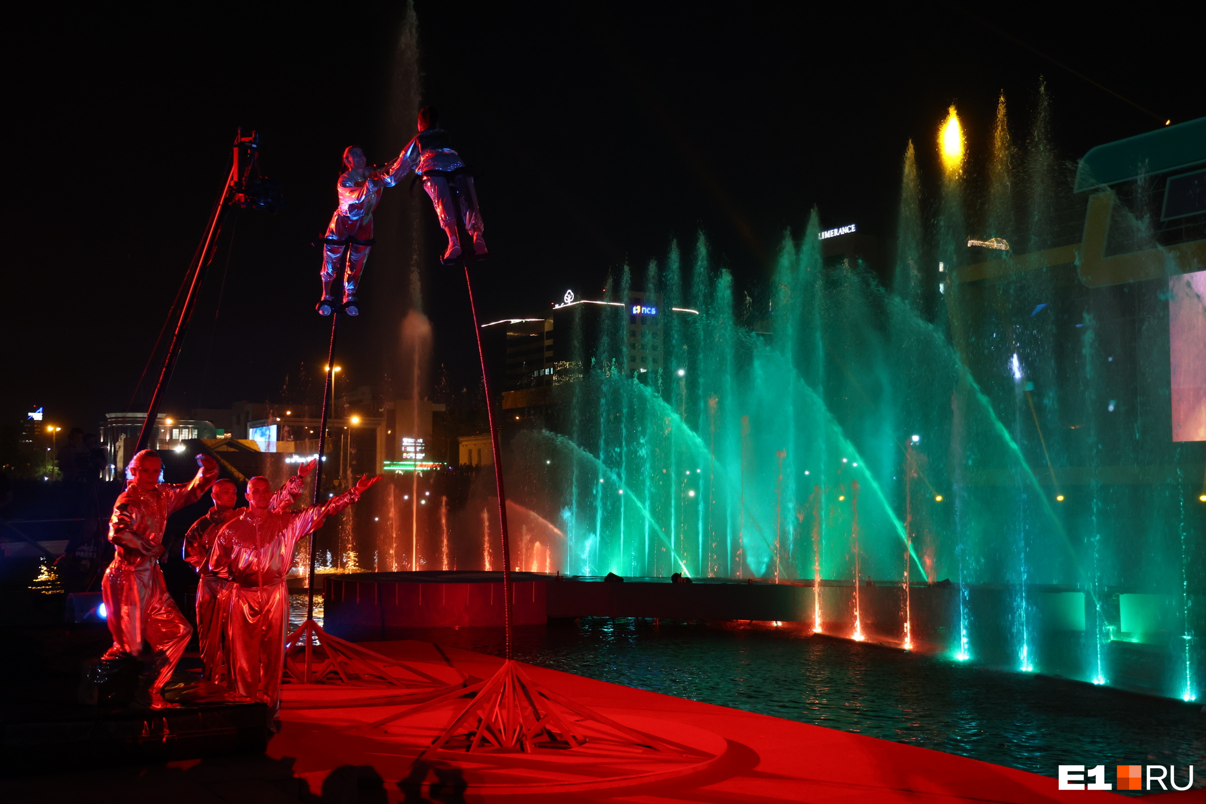 фейерверк шоу. 22. лазерное шоу петрозаводск 29 декабря. лазерное шоу гагарин. салют красочное шоу.