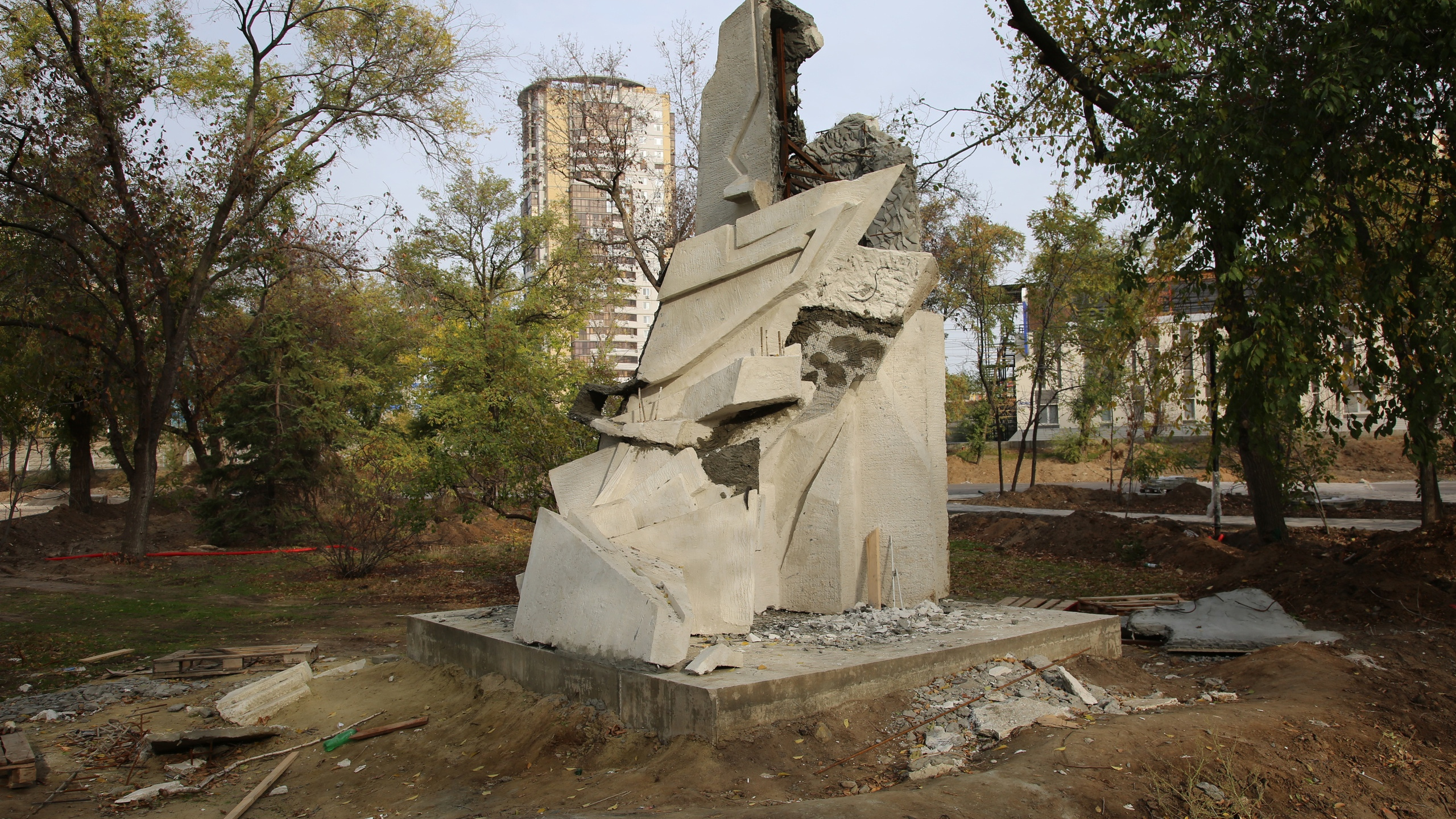 Построить памятник. Томск 43 Итатка. Томск-43 Итатка 10-я площадка