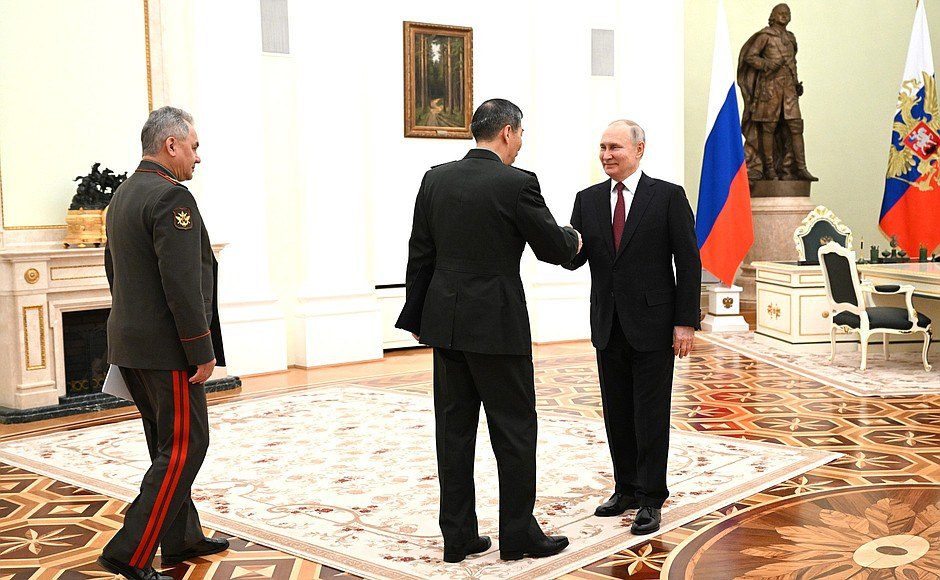 Путин встретился с китайским министром обороны. Для главы военного ведомства это в первый раз