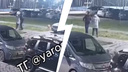 «Паркуется на тротуаре»: в Ярославле водитель набросился на собачника из-за замечания. Видео