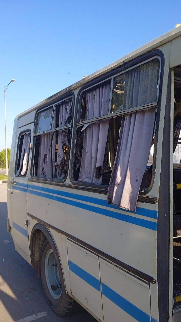 FPV-дрон атаковал автобус с людьми в Белгородской области. Гладков показывает последствия
